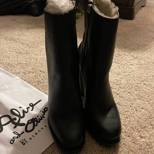 Brand new Alicia & Olivia from Saks fifth avenue 8.5